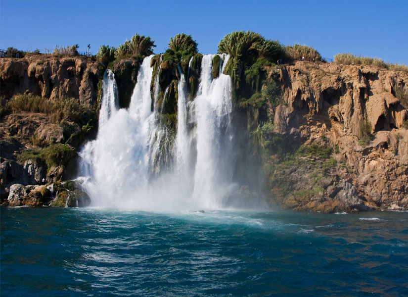 Vom Flughafen Antalya nach Lara: Ihr Reise-Guide für 2025