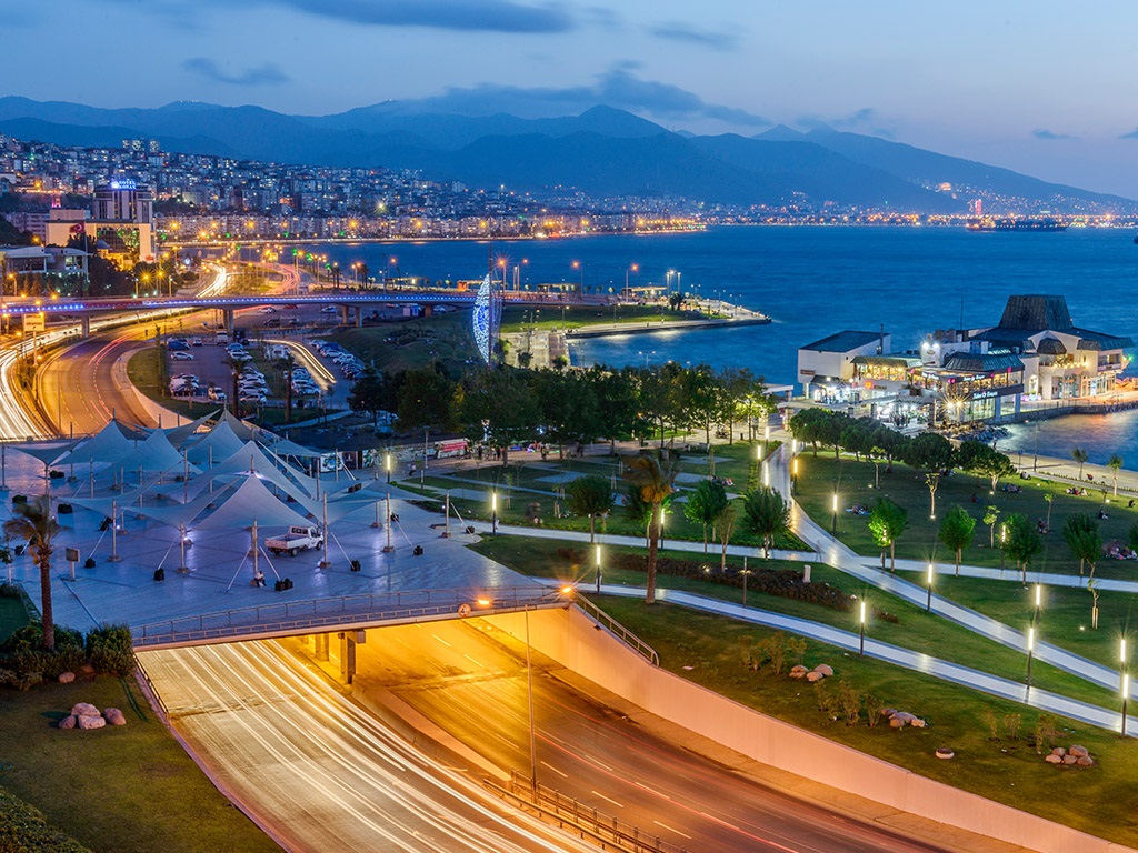 Vom Flughafen Izmir nach Konak & Alsancak: Beste Unterkünfte & Transfers 